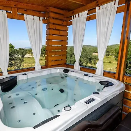 Casa de Férias Cozy And Chic Little House With Pool Ivinj - 3 Tisno