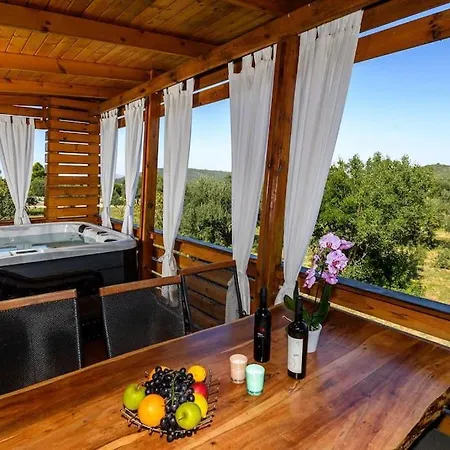 Casa de Férias Cozy And Chic Little House With Pool Ivinj - 3