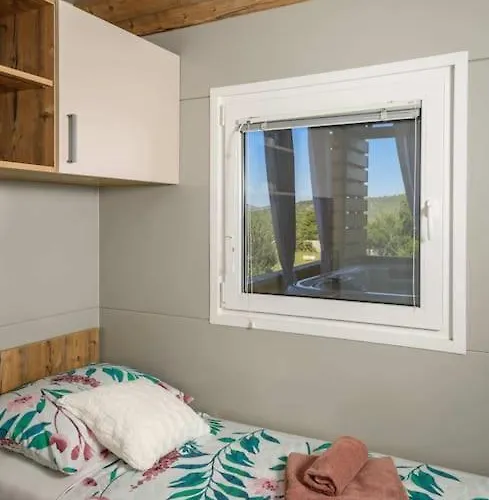 Cozy And Chic Little House With Pool Ivinj - 3 * Tisno