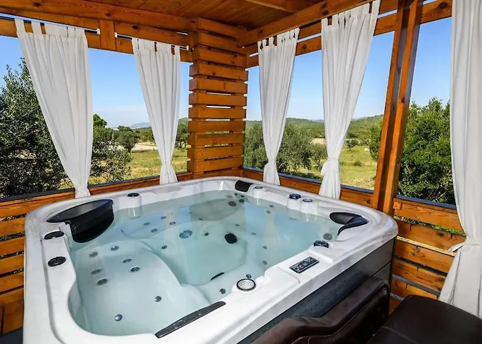 Feriehus Cozy And Chic Little House With Pool Ivinj - 3 Tisno