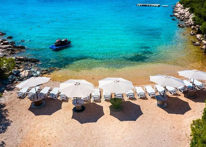 Cozy And Chic Little House With Pool Ivinj - 3 *