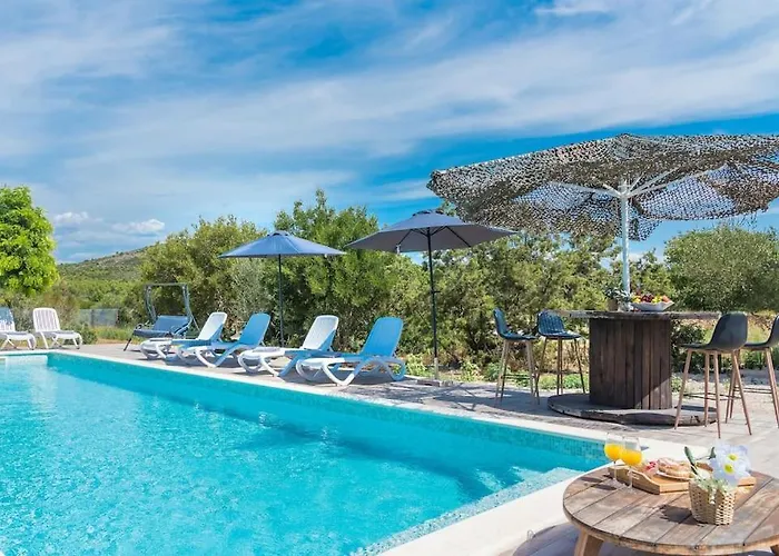 Cozy And Chic Little House With Pool Ivinj - 3 Feriehus Tisno