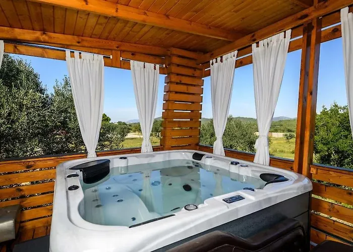 Cozy And Chic Little House With Pool Ivinj - 3 * Tisno