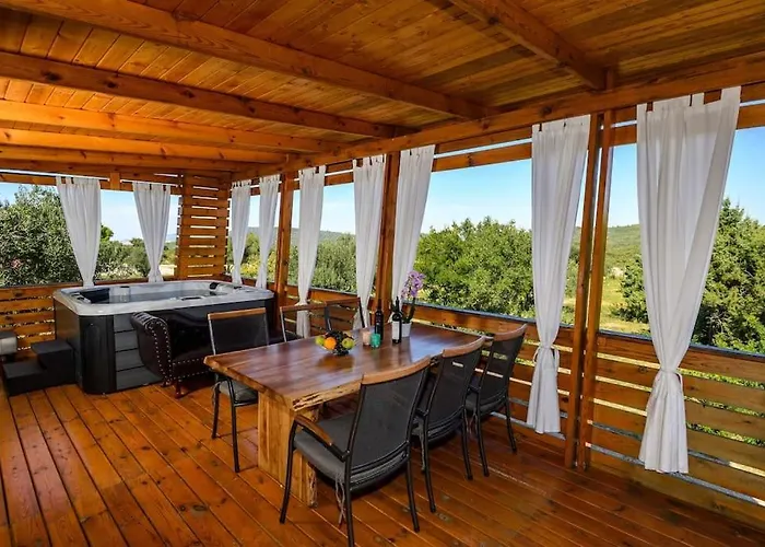 Cozy And Chic Little House With Pool Ivinj - 3 펜션